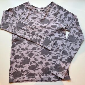 Athleta Momentum long sleeve top. Lilac with grey flowers. Size M.